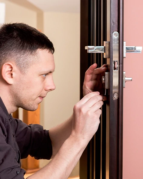 : Professional Locksmith For Commercial And Residential Locksmith Services in Alton