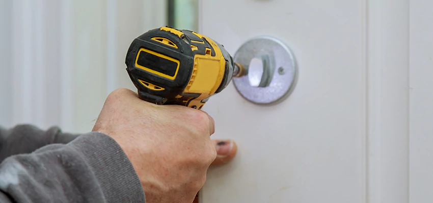 Street Locksmith For Smart Lock Repair in Alton